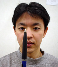 �@�Ɍ������ċ߂Â���